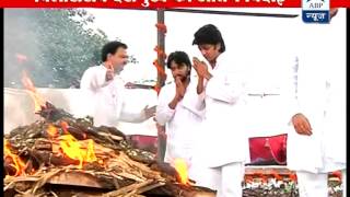 Vilasrao Deshmukhs funeral held at Latur thousands attend [upl. by Slaby]