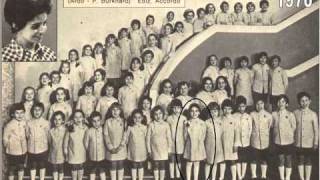 O MEIN PAPA Piccolo Coro dellAntoniano  solista Cristina DAvena  1970wmv [upl. by Hedges]