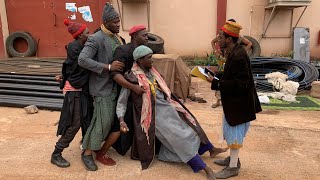 Le Fou Woroli Boua Ladji et ses collègues en cherchant du Thé Sanya [upl. by Einuj106]