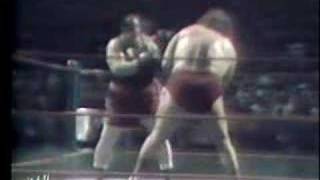 Andre The Giant vs Gorilla Monsoon 1977 [upl. by Cullen]