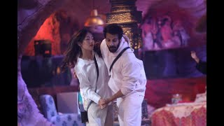 Bigg Boss 18 LiveKaranveer Aur CHum Ka Pillow Dance Eisha Ko CHodkar Avinash Ne Lagaye Alice Dance [upl. by Akehsyt]