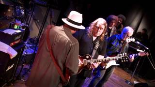 Warren Haynes ­ with Jimmy Vivino  Brad Whitford  Guitar Centers King of the Blues 2011 ­ [upl. by Jareen]