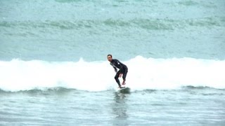 Eric Dargent un surfeur amputé à l’assaut des vagues [upl. by Seabrooke629]