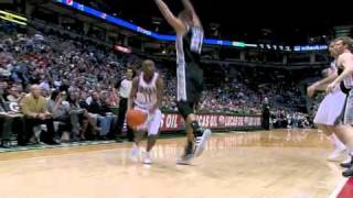 Earl Boykins owned Tim Duncan fakes and hits the circus shot at the buzzer vs San Antonio Spurs [upl. by Merkle]