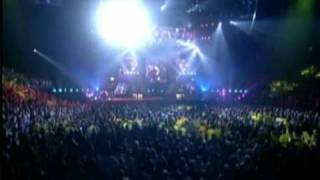 Madonna  Holiday  DWT Live 2001 [upl. by Awad]