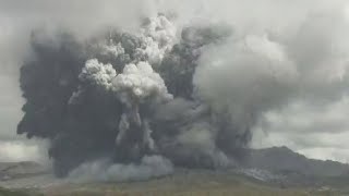 熊本・阿蘇山が噴火 火砕流、火口1キロに達す [upl. by Hogen75]