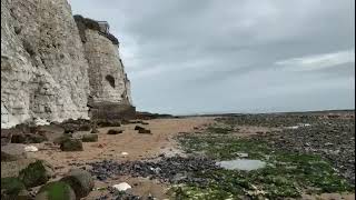 Nice Autumn Walk on Broadstairs Beach Kent UK 🌊🏖️☁️💙🇬🇧 [upl. by Eireva357]