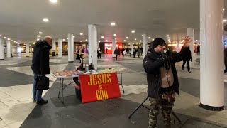 ”Jesus är uppståndelsen och livet” Sergels torg plattan 20241121 [upl. by Oterol770]