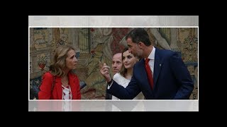 Rien ne va plus entre Letizia et Elena dEspagne  cris et insultes fusent au palais1822019 [upl. by Leksehc]