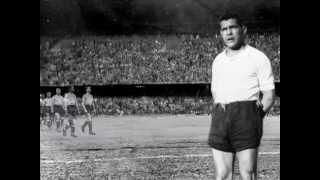 Maracaná Obdulio Varela alienta a la seleccion 1950 a la salida del tunel [upl. by Akins]