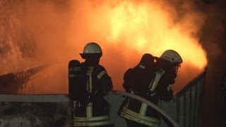 Feuer auf Leverkusener Recyclinghof  Einsatzfahrten Feuerwehr Leverkusen  Einsatzstelle [upl. by Ika268]