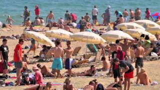 Beach People in Barcelona  La Playa de Barcelona Tour  la vita sulla spiaggia di Barcellona [upl. by Miarfe]