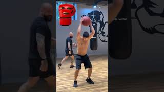 Dmitry Bivol entrenando role la pera boxeomundial boxing boxeo boxingtraining bivolbeterbiev [upl. by Nale]