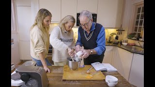 Moonsisters in the Kitchen  Oliebollen met Cees Holtkamp [upl. by Yhtamit161]