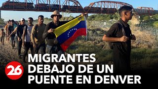 EEUU migrantes venezolanos debajo de un puente en Denver [upl. by Eadwine]