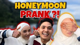 PRANK ISYA HONEYMOON DEKAT PULAU  EXCITED SAMPAI NAK TOPI PANTAI [upl. by Nimad]