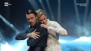 Lo Slowfox di Federica Pellegrini e Angelo Madonia  Ballando con le Stelle 02112024 [upl. by Getter]