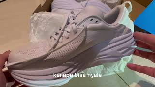 Review Hoka Bondi 8 Running Shoes White  Sepatu Lari Hoka Good Quality Cocok untuk Kaki Lebar [upl. by Elnora544]