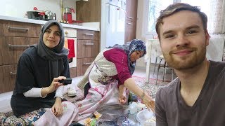 LIVING WITH A TURKISH FAMILY IN IZMIR 🇹🇷 [upl. by Mordecai491]