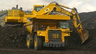 BIG Digger Excavator Dump Truck Bulldozer Working On Quarry [upl. by Noryak]