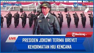 🔴BREAKING NEWSPresiden Jokowi Terima Brevet Kehormatan HIU Kencana dari Panglima TNI di KRI RJW992 [upl. by Nirda]