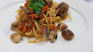 Spaghetti alle Vongole pomodorini  spaghetti with clams and chery tomato by italian chef [upl. by Photina650]