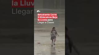 Estudiante corre 3 kilómetros bajo la lluvia para llegar a clases en Torreón  N Shorts [upl. by Yrehcaz]