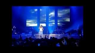 Laura Pausini  Tra Te e Il Mare Live in Paris 05 [upl. by Dunson]