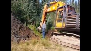 Besuch auf der Goldmine Einsatz einer Trommel GoldWaschmaschine [upl. by Corsiglia]