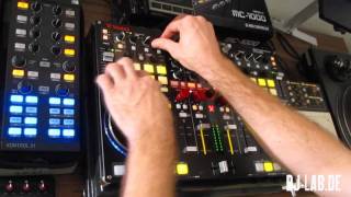 How to create a dubstep wobble bassline quoton the flyquot with Vestax VCI 400 and Traktor Pro 2 [upl. by Nnaeitak]