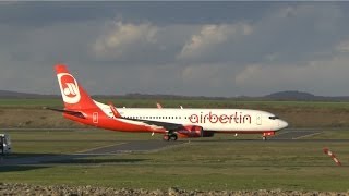 Flüchtlinge aus Syrien landen mit Air Berlin in Kassel Calden am 30 10 2013 von tubehorst1 [upl. by Munmro]