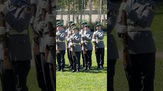 Der Infanteriegriff des Wachbataillons der Bundeswehr 🦅🇩🇪bundeswehr soldaten militär marsch [upl. by Cristobal]