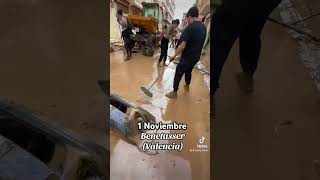 Voluntarios de Castellon Ayudan a limpiar las calles dana valencia inundacion catastrofe vlog [upl. by Schouten]