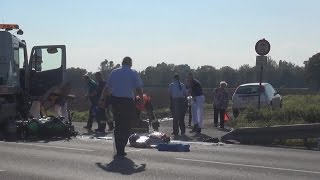 Motorrad gegen Abschlepper  Motorradfahrer schwer verletzt in BonnGeislar am 03102014 [upl. by Downs441]