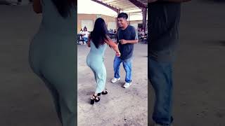 No te cansarás de verlos bailar youtubeshortsvideo 956valley pulga baile dance [upl. by Svirad]