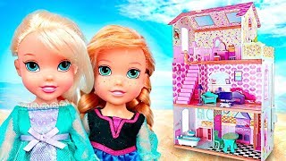 ❄️ ELSA AND ANNA Build Their NEW PALACE  Frozen Dolls [upl. by Prochora]