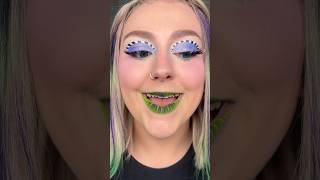 IT LOOKS LIKE CRACKLE NAIL POLISH😭😩💚✨ viralmakeup beetlejuice halloweenmakeuplook makeup [upl. by Ralli]