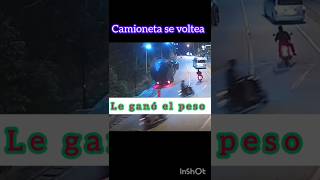 Camioneta se voltea le ganó el peso viralvideo shortvideo viralshorts [upl. by Hsiekal]