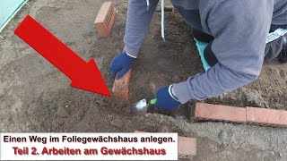 Einen Weg ins Foliengewächshaus bauen aus Ziegelsteinen Hobbygärtner Gartenarbeit Selbstversorger [upl. by Annayek]