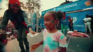 Yo Maps performing at trade fair amp blesses a little girl with some cash [upl. by Hasty]