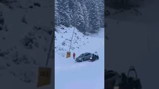 Auto imbocca per errore la pista da sci a San Martino di Castrozza shorts news [upl. by Daniels809]