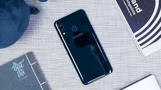 Mở hộp Samsung Galaxy A20 4 triệu màn HD [upl. by Annalise567]