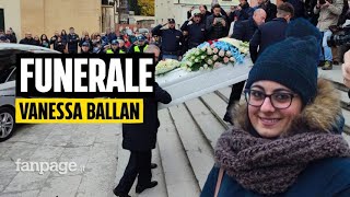 In centinaia ai funerali di Vanessa Ballan quotBasta femminicidi non deve più succederequot [upl. by Sima489]