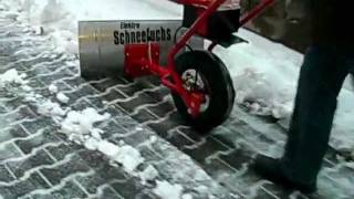 ELEKTRO AKKU Schneeräumer SCHNEEFUCHS SCHNEESCHIEBER mit irrer Schubkraft [upl. by Nivel]