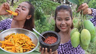 Wow yummy 🤤 shake green mango with spicy chili salt and yummy eating  SIS Cooking TV [upl. by Nnalyrehs]