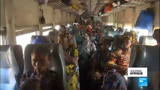 A bord du BamakoKayes le seul train de voyageurs du Mali [upl. by Enaed642]