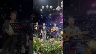 Bác Ba đệm Đàn Ghita cho HVC Hát  tập Band cho Show 2610 PTKT hovancuong [upl. by Nwahsear]