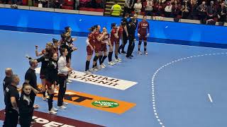 Galeria Rapidului canta împreună cu fetele de la handbal după victoria cu Buducnost scor 3929 [upl. by Polad807]