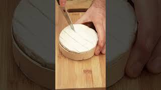 La Recette Parfaite De L’Hiver Camembert Rôti [upl. by Elianora680]