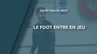 Le foot entre en jeu [upl. by Ynatterb]